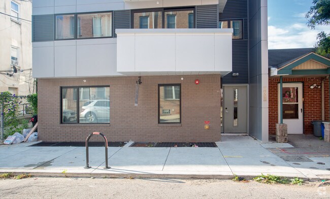 Entrance - 1710 CAMBRIDGE St