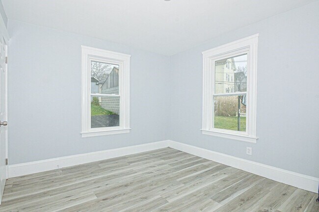 Building Photo - 229 Jewett St