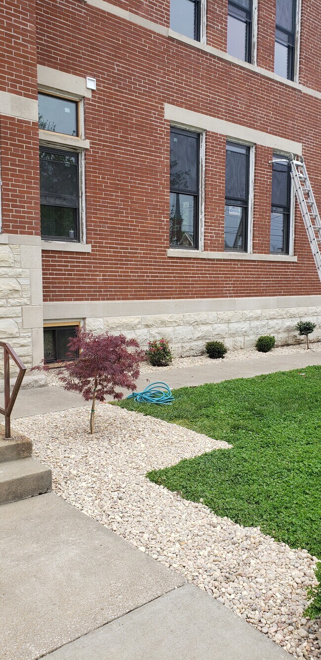 Foto del edificio - 230 W Dunklin St