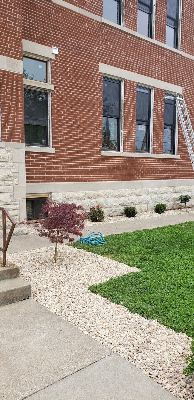 Building Photo - 230 W Dunklin St
