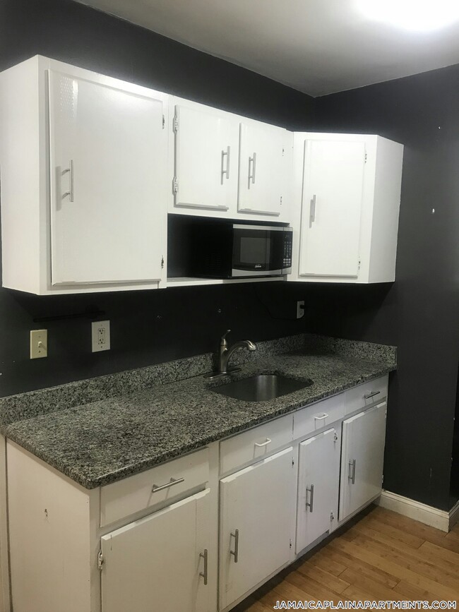 Building Photo - 74 Mozart St