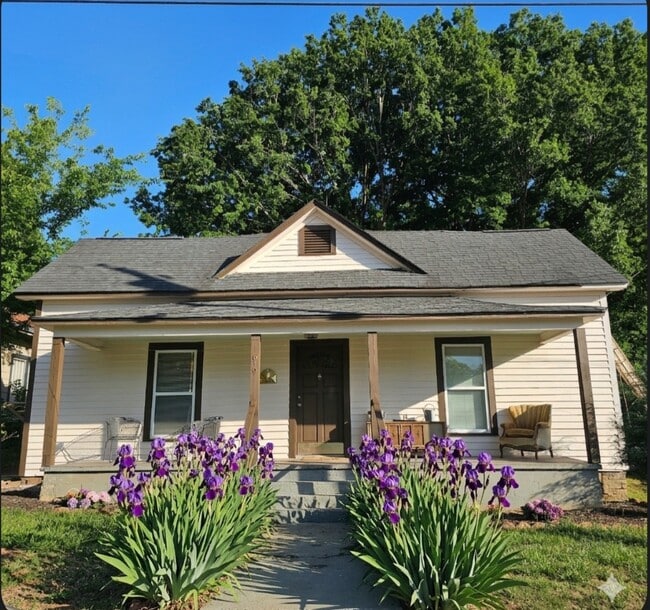 Front of house - 619 W Bell St