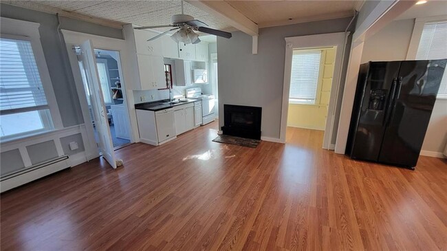 Building Photo - 350 Davisville Rd