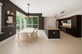 Building Photo - 950 Brickell Bay Dr