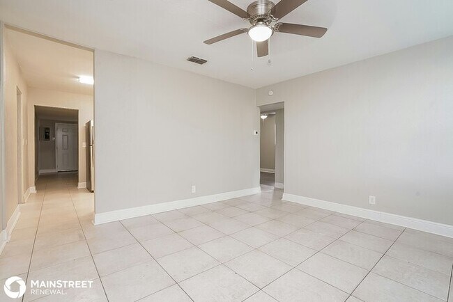 Building Photo - 4423 73rd St N, Saint Petersburg, FL 33709