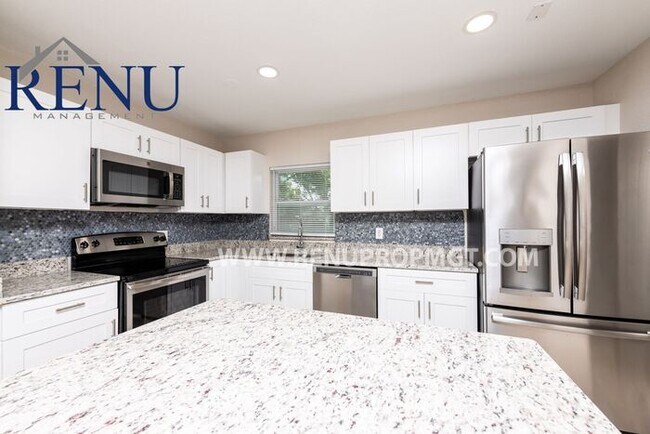 Foto del edificio - Available Now!