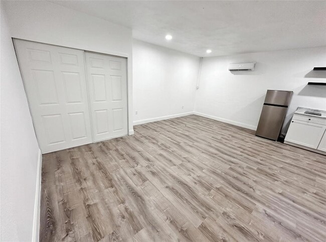 Foto del edificio - 1017 Parkwood Dr