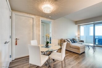 Building Photo - 2700 S Las Vegas Blvd