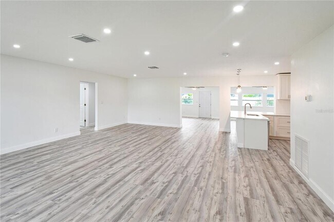 Building Photo - 5275 39th St S