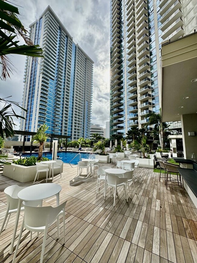 Building Photo - 1388 Kapiolani Blvd