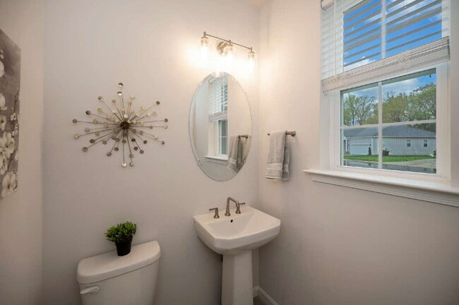 Foto del edificio - Spacious 3-Bedroom Rental in Sought-After ...
