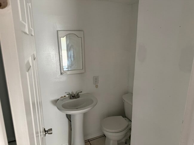 Primary bath w/tub & shower - 1455 Georgia Ave