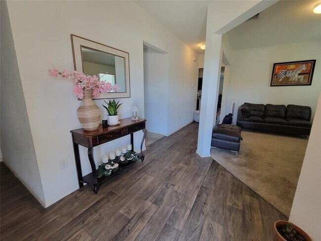 Building Photo - 3610 Batson Dr