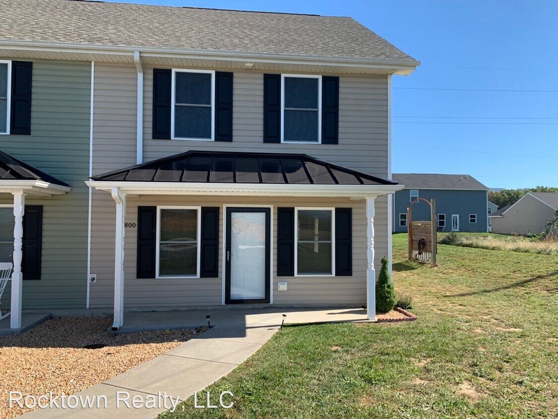 3 br, 2.5 bath House 800 Carson Circle House Rental in Grottoes, VA
