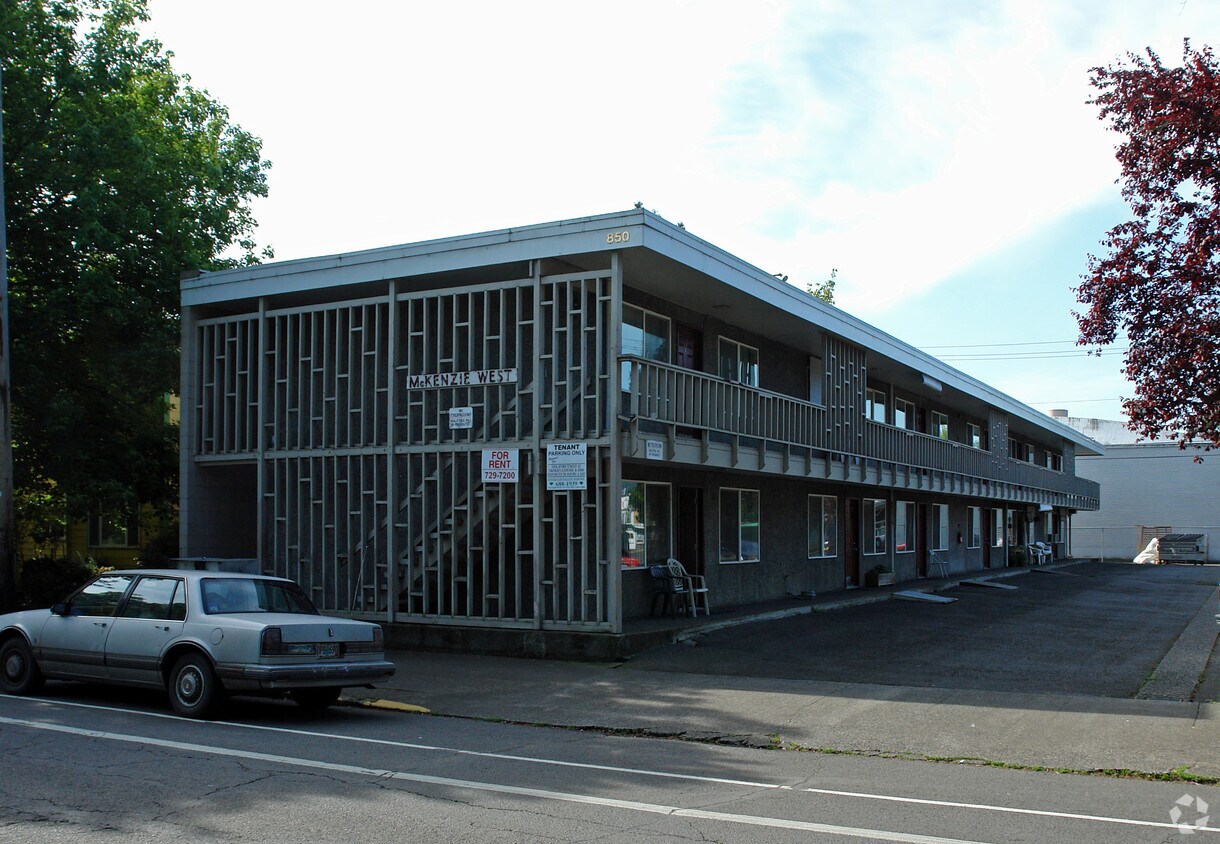 Primary Photo - 850 W 5th St