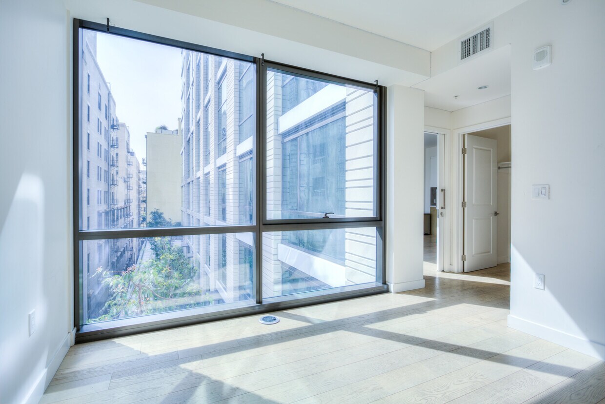 Foto principal - 400 S Broadway