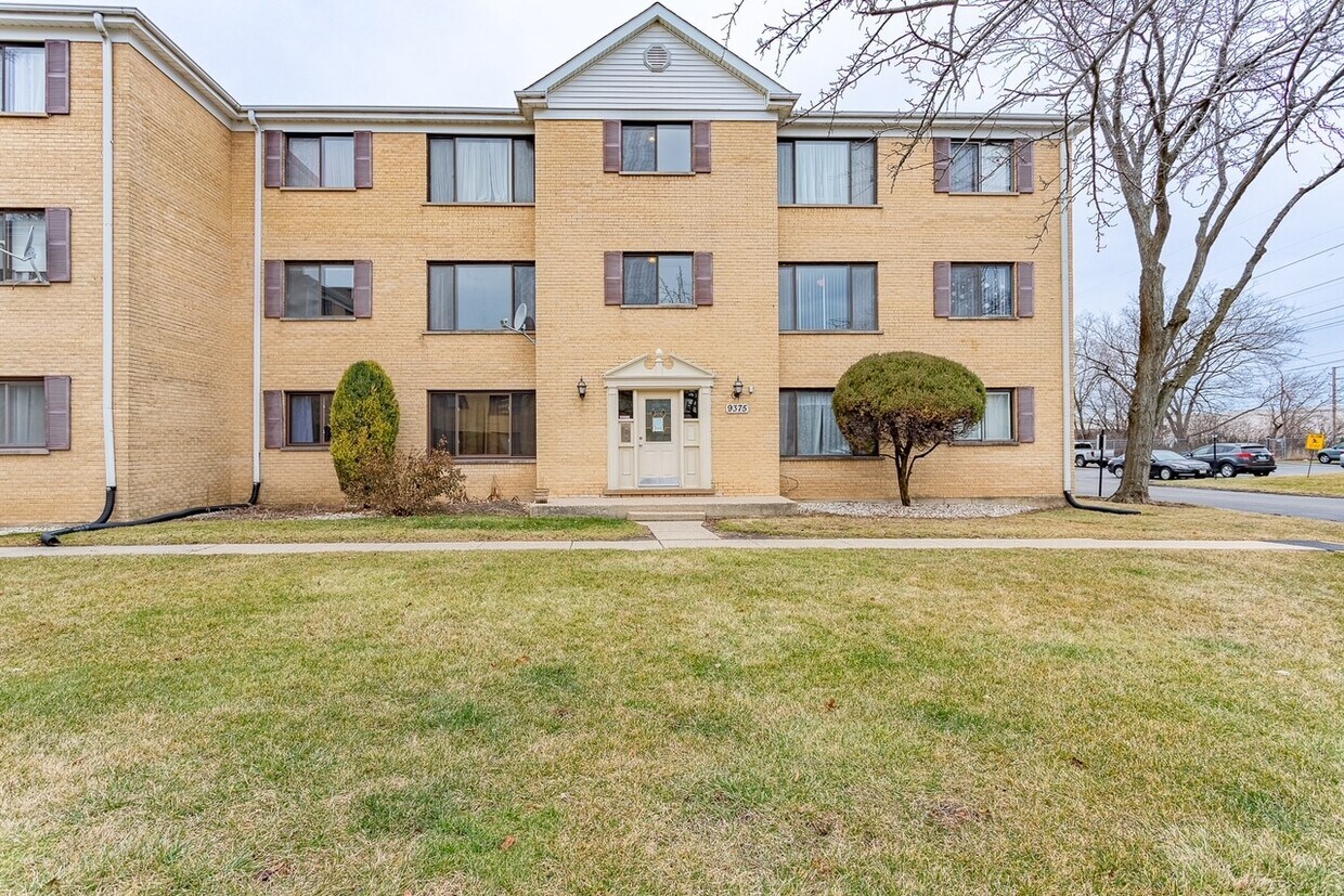 Primary Photo - 9375 Hamilton Ct