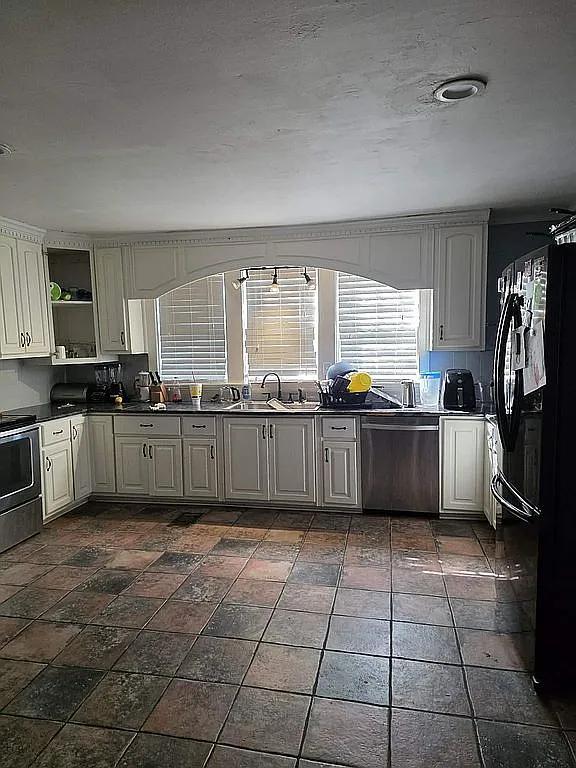 Foto del edificio - 40062 Hamilton Rd