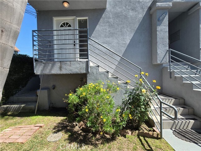 Foto del edificio - 1054 Harrison Ave