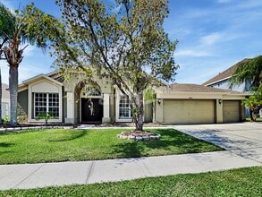 Building Photo - 10223 Meadow Crossing Dr