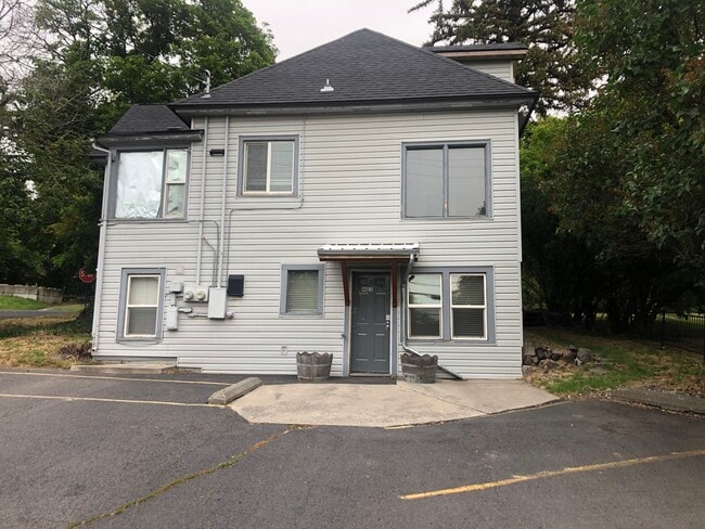 Building Photo - 603 NE Campus St
