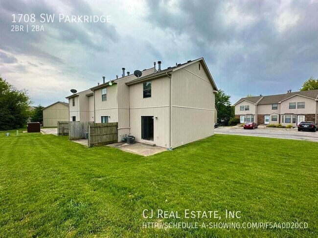 Building Photo - 1708 SW Parkridge Dr