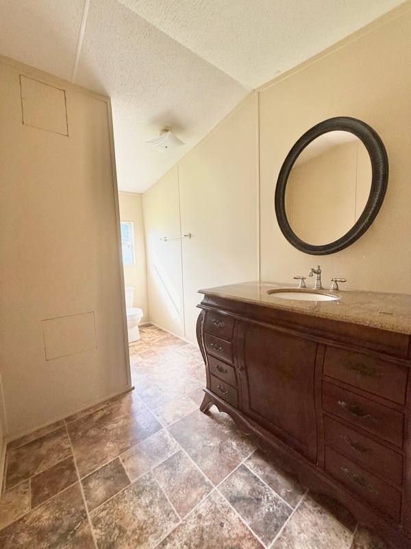 Building Photo - 110 S Rustic Ln