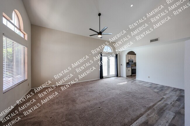 Foto del edificio - 6101 W Whispering Wind Dr