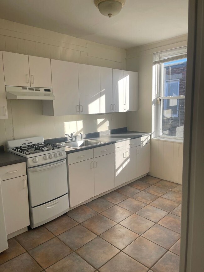 Building Photo - Allston 4 Bed split or formal 3 bed Ht Hw Included month free HW Floors Laundry Students ok