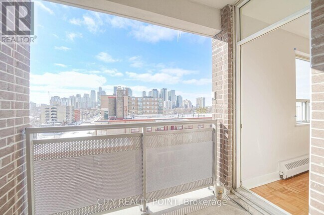 Photo du bâtiment - 490 Eglinton Ave E