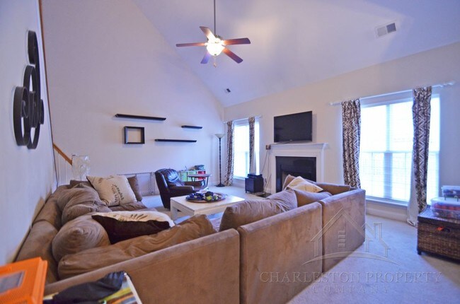 Building Photo - Spacious 4 Bedroom House in West Ashley