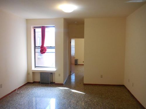 Primary Photo - 158 E 107th St