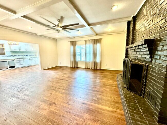 Building Photo - 9306 Utica Dr