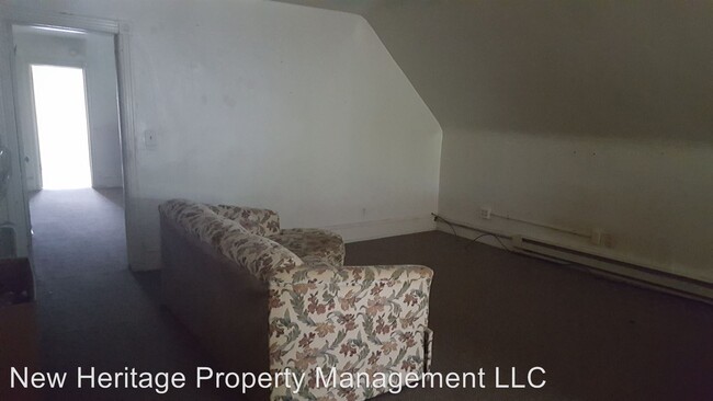 Building Photo - 584-586 E Chestnut St