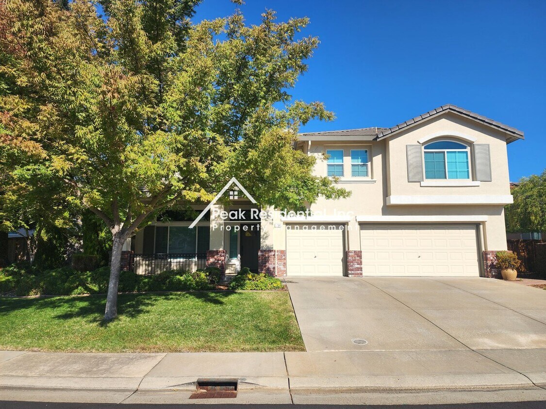 Primary Photo - Awesome 5bd/3ba Elk Grove Home with 3 Car ...