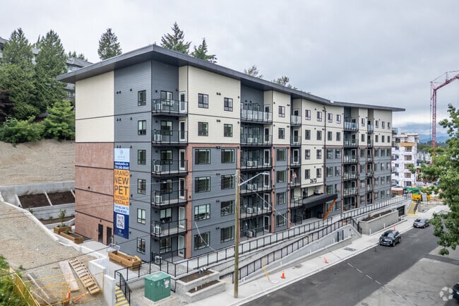 Building Photo - Skyside Residences