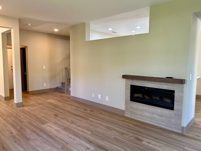 Foto del edificio - Remodeled and Comfortable Townhome