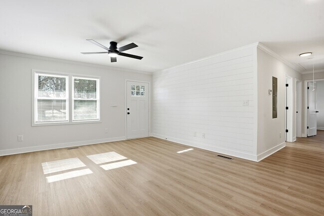 Building Photo - 127 Perry St