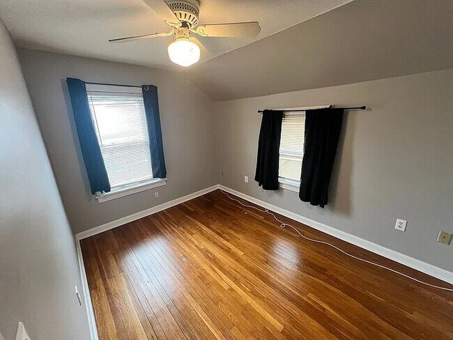 Foto del edificio - This charming, 2-bedroom single family can be yours to call home. Inside, you'll find a well-desi...