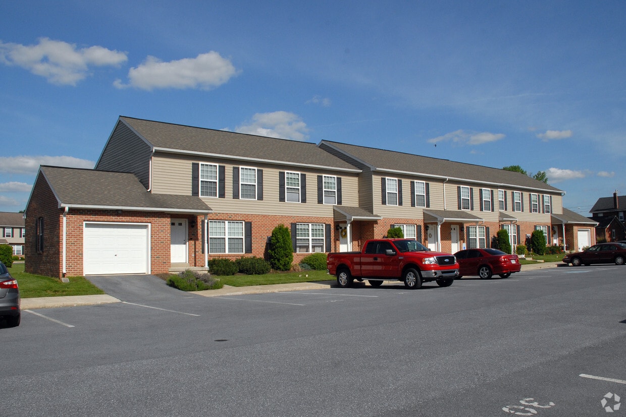 Primary Photo - Ambleside Townhouses