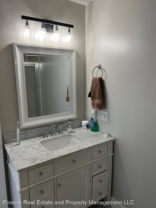 Building Photo - 6 br, 3.5 bath House - 567 S 500 E