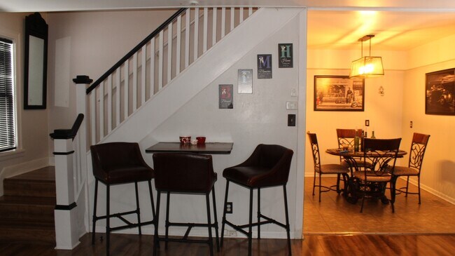 Living room - 4603 W Lake Shore Dr