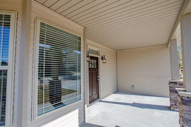 Foto del edificio - 4 Bedroom 2.5 Bathroom home is located in ...