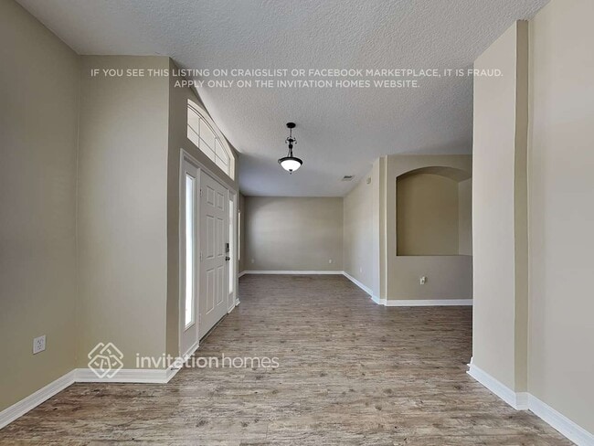 Foto del edificio - 498 Woodford Dr