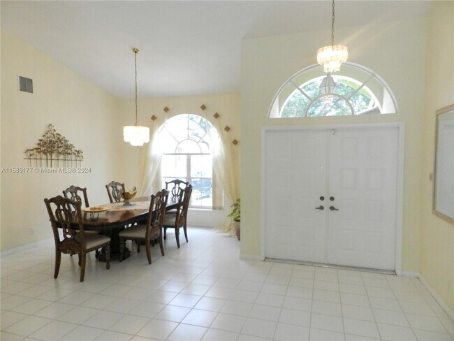 Building Photo - 10768 Nashville Dr