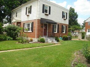 Building Photo - 2621 S Four Mile Run Dr
