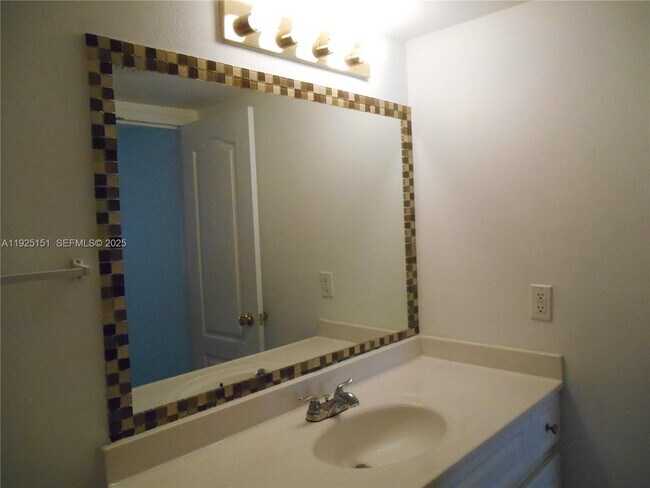 Foto del edificio - 4910 NW 79th Ave