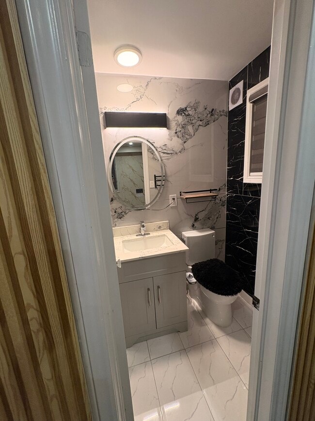 Building Photo - 143 Simmons Blvd