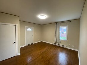 Building Photo - 356 Ritson Rd S