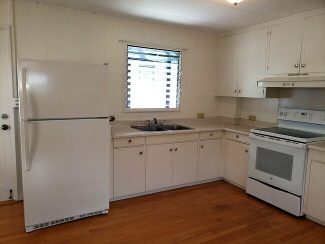 Building Photo - L750ach (REOM)